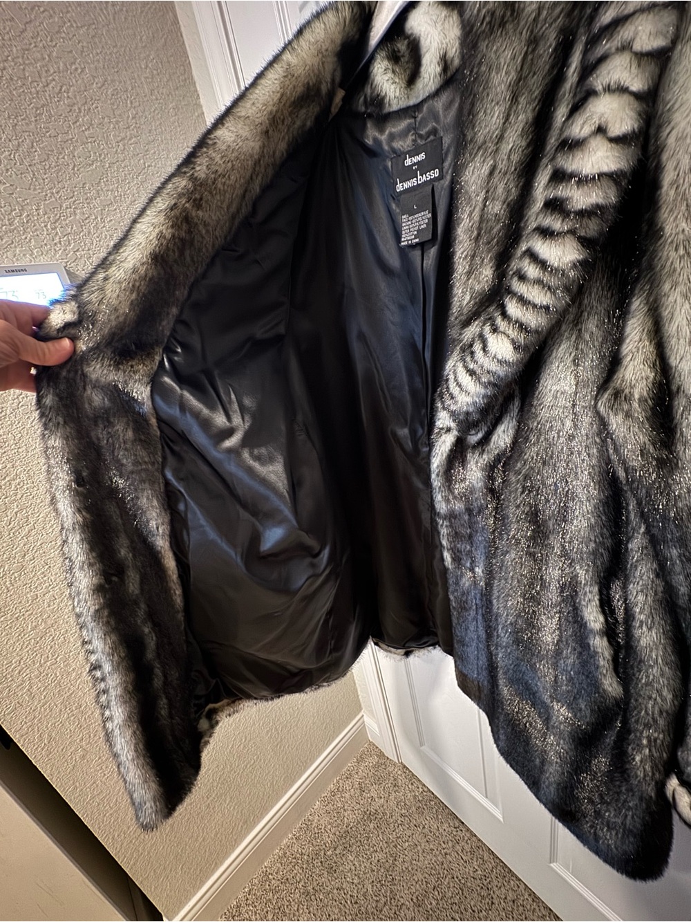 VTG 80’s-Dennis Basso Black and Gray Women’s size LG Warm Faux Fur Coat w/BlkBag - Picture 4 of 9